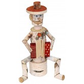 Personnage accordéoniste en bouleau